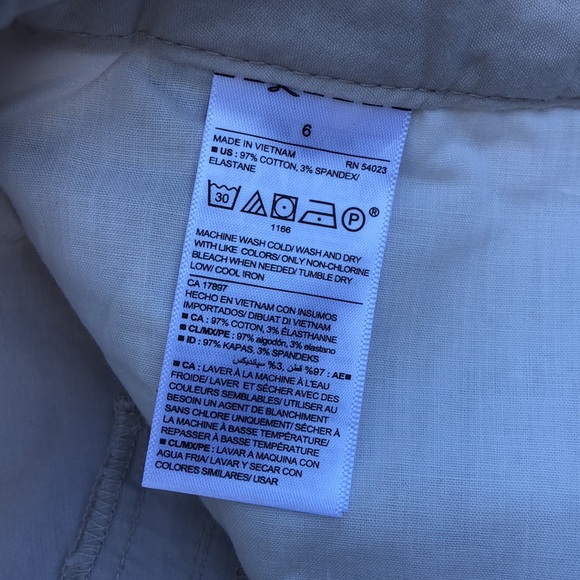 Like new! - OLD NAVY Chino Shorts w/Stretch - Picture 3 of 4